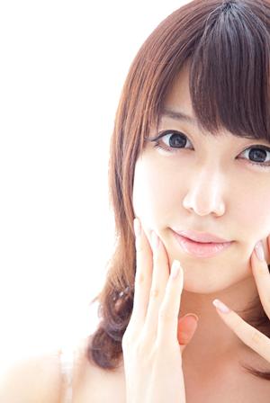 アイメイクにも使えるリップバームです